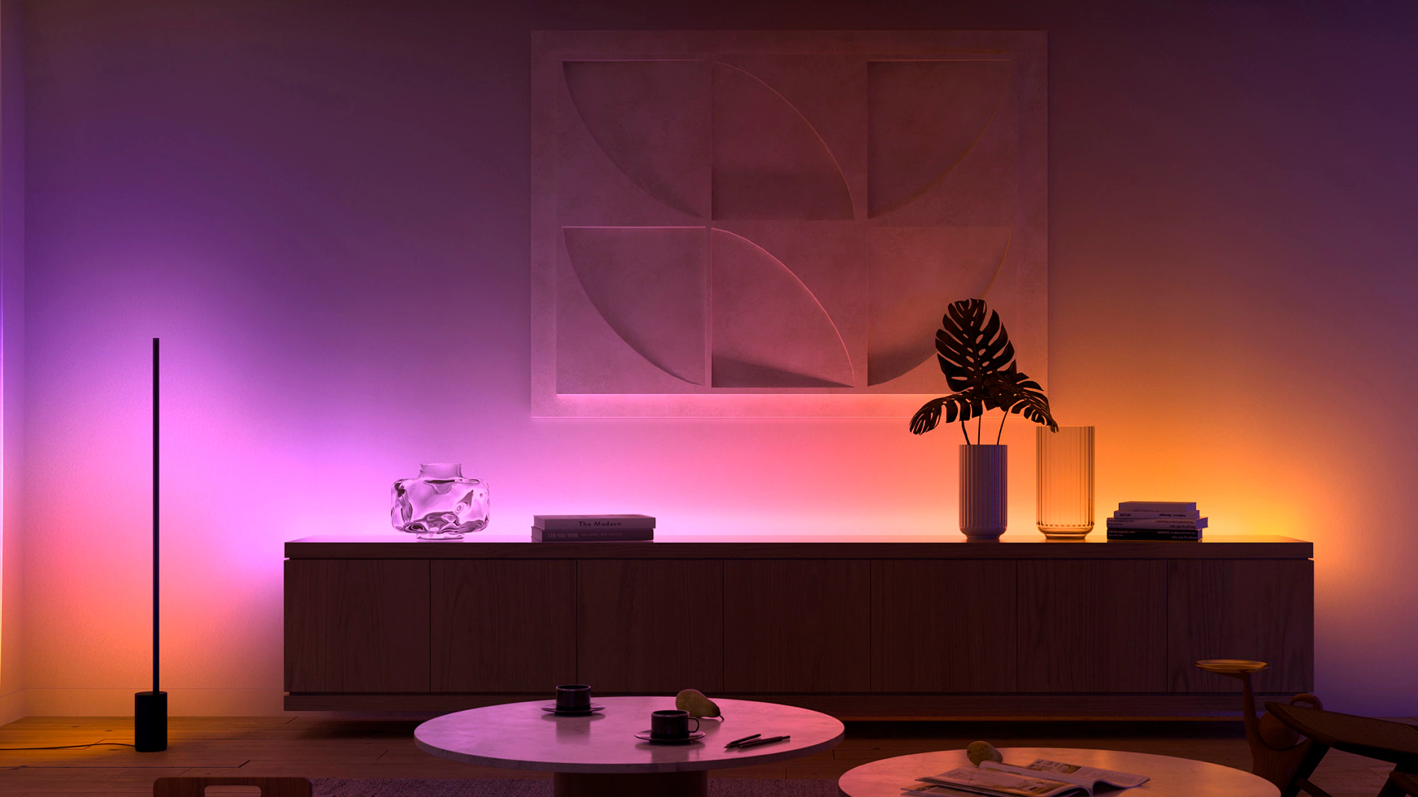 Sfeerverlichting achter dressoir in woonkamer